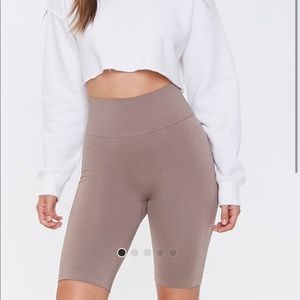 ACTIVE SEAMLESS BIKER SHORTS - TAUPE